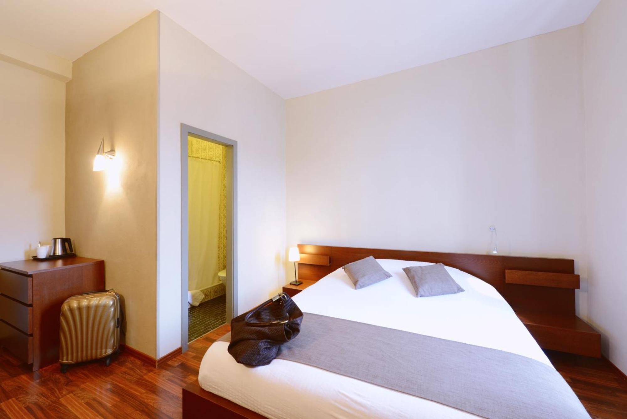 Hotel Du Marche Лозана Стая снимка