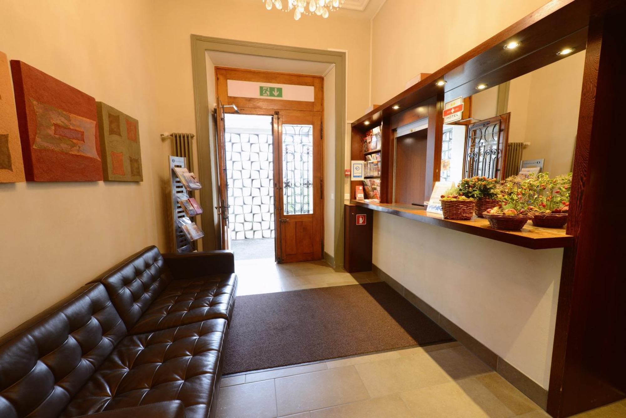Hotel Du Marche Лозана Екстериор снимка